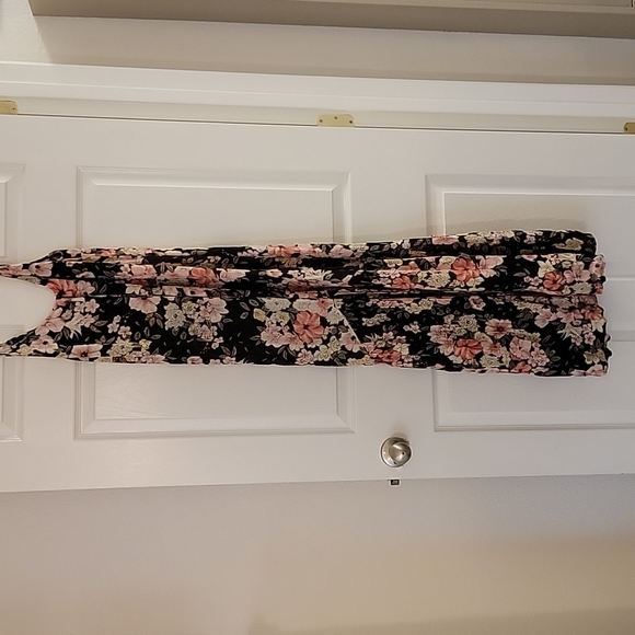 Billabong Dresses & Skirts - Billabong floral maxi dress size M
